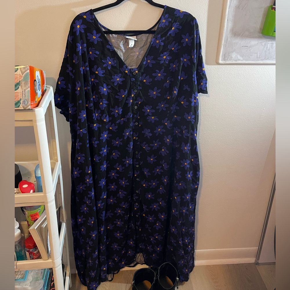 Ava & Viv Short Sleeve Faux Button-Front dress - Picture 2 of 4